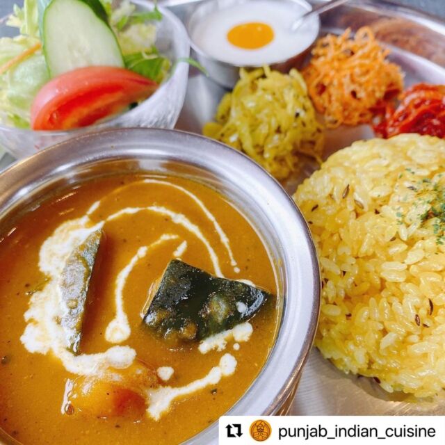 #Repost @punjab_indian_cuisine with @use.repost
・・・
おはようございます☀
Punjabです！
本日も11:00よりOpenです。
皆さまのご来店お待ちしております😊

・・

🍛今週のカレー

・パンプキンチキン（甘口）

トマトベースのカレーソースにほっこりかぼちゃが優しい甘口チキンカレー🎃

・・

🍚本日のライス

@komedaruma さん　藤岡産　オーガニック米
🌾プリンセスサリー米で作る
・オニオンプラオ🧅
（インド風揚げ玉ねぎとスパイスの炊き込みご飯）

#藤岡市 にてご夫婦二人三脚で#オーガニック栽培 にこだわり、米・麦・豆作りを営む#上州百姓米達磨 さん。
そのなかでも、バスマティ米と日本米を交配してできた　#プリンセスサリー米 はパラリとした食感で香りも豊か。味は抜群に美味しい。カレーにとても合うのです！
そんな希少価値の高いお米をPunjabでは日替わりで変わりごはんとして、ご提供させて頂いております。

・・

🥕本日の付け合わせ

・にんじんとごまのサラダ

・ミックスアチャール

今日は #藤岡産 にんじんを使ってます🥕

・・

🌙 ディナー限定・FUJIOKAコラボ

🇮🇳インド風　藤岡産ハーブ豚のトマト煮込み〜あすかパン添え〜

@tomatoyatomato さん　🍅大玉トマト　
@horikoshi_farm さん　🐽ハーブ豚　肩のお肉　
@tomy.s.asuka さん　🍞あすかパン　

#藤岡産　のこだわりの美味しい素材と工房のパン✖️Punjabがコラボさせて頂きました！

夜限定・数量限定なので、まだ召し上がっていないお客さま♡是非お待ちしております。

・・

🍓自家製いちごのウイスキー酒

@strawberry_tcchan さんが作る渾身のやよいひめ🍓🍓
藤岡産の甘くて美味しい完熟いちごをウィスキーに漬けちゃいました。

カレーとの組み合わせもgoodですヨ！
ディナー限定のFUJIOKAコラボ🍛とのペアリングも超オススメ！！

・・・

藤岡市には美味しいものはもちろん！
素敵な人や素敵な繋がりでいっぱいです☺️✨
私たちはこれからもさまざまな方たちと関わりながら楽しくて美味しいことができたらいいなぁ〜と思っております🌼　　

そんな藤岡に皆さま是非！お出かけくださいませ〜〜

#パンジャブ
#punjab 
#群馬県
#藤岡市
#カレー
#群馬カレー 
#藤岡カレー 
#パンプキンチキンカレー 
#コラボ 
#米達磨 
#とまとやとまと 
#堀越ファーム 
#トミーズ